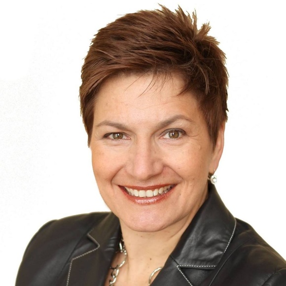 Meet the Posher, Lisa - Picture 3 of 7